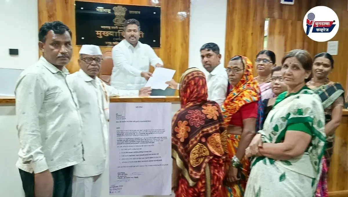 चिखलीतील वीर सावरकर नगरातील नालीच्या दुरवस्थेमुळे स्थानिक रहिवासी त्रस्थ; प्रशासनाचे दुर्लक्ष