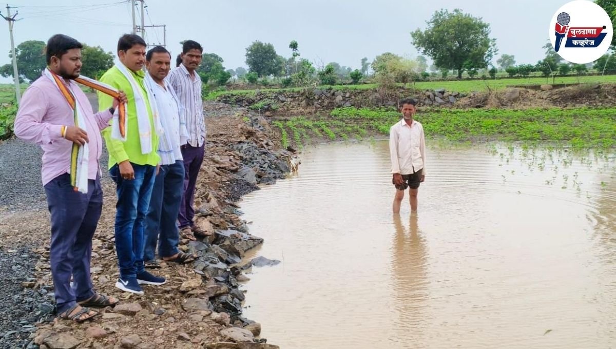 ठेकेदाराच्या निष्काळजीपणामुळे चिखलीतील शेतकऱ्यांचे सोयाबीन पीक पाण्यात; नुकसानभरपाईसाठी आंदोलनाचा इशारा