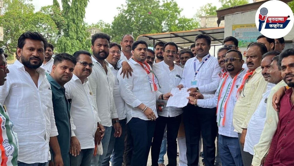 २ कोटी ८१ लाख रुपयाचा ठेका असूनही चिखली शहरात दुर्गंधीच: चिखली शहरातील अस्वच्छतेवर काँग्रेस आक्रमक; नगर परिषदेला निवेदन